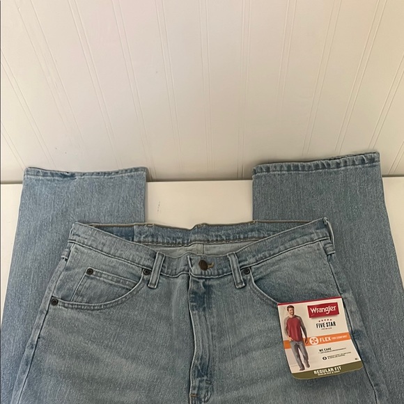 Wrangler Blue Regular fit Jeans Classic Fit medium light wash - Picture 6 of 8
